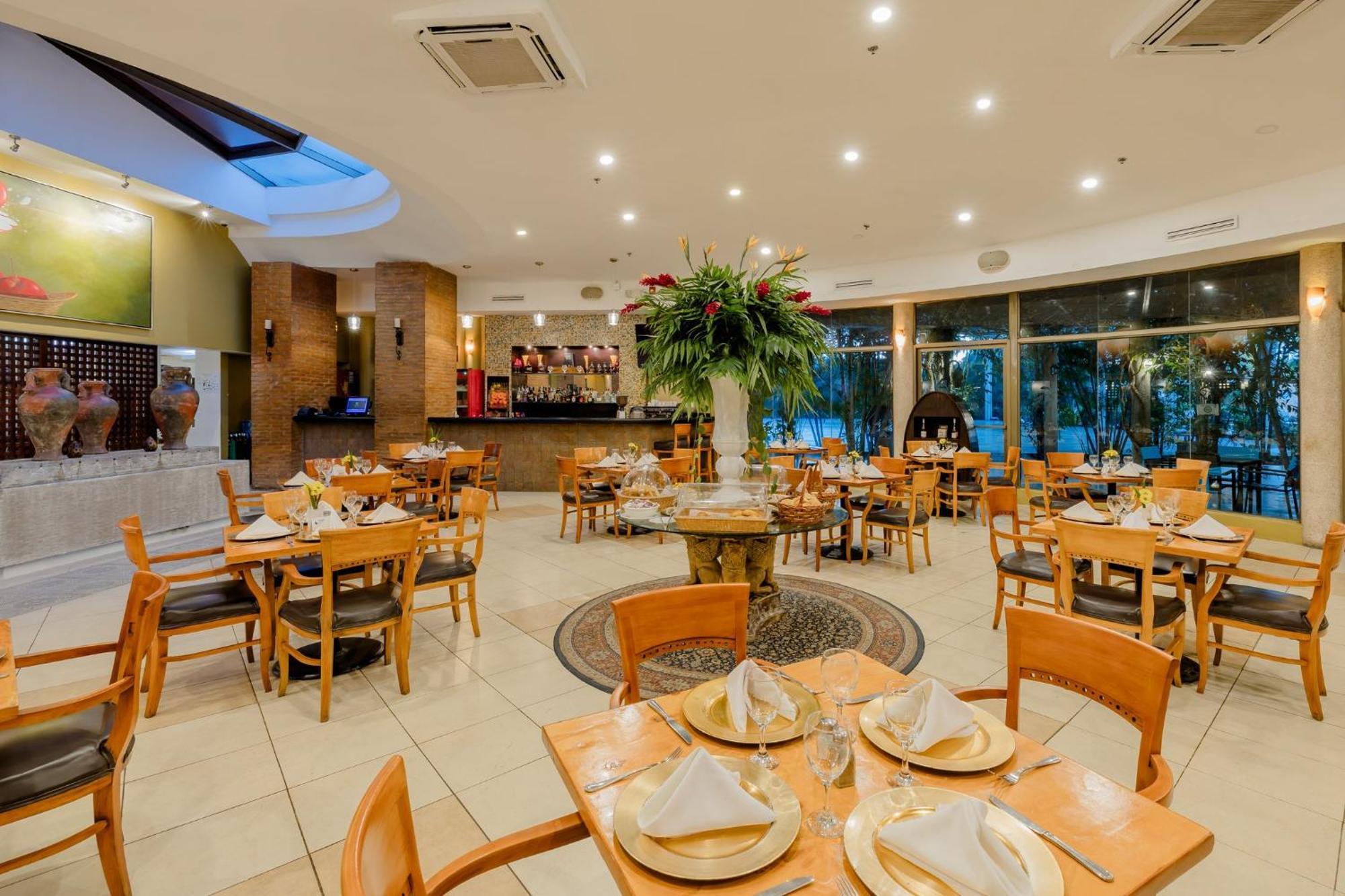 מנאגווה Holiday Inn Convention Center By Ihg מראה חיצוני תמונה